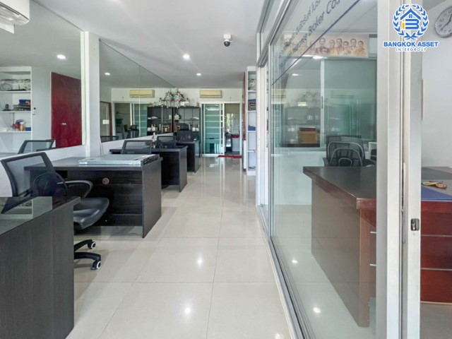 *****ทาวน์โฮมมือสองย่านกรุงเทพมหานคร ม.สุขาภิบาล5 สุขาภิบาล เนื้อที่ 18 ตร.ว. ฟังก์ชัน 2 ห้องนอน 3 ห้องน้ำ 2 ที่จอดรถ ออฟฟิศทำเลดี เดินทางสะดวก ตั้งอยู่บนถ.สุขาภิบาล 5 ใกล้รถไฟฟ้าสายสีเขียว "สถานีสายหยุด" ราคาสุดคุ้ม!